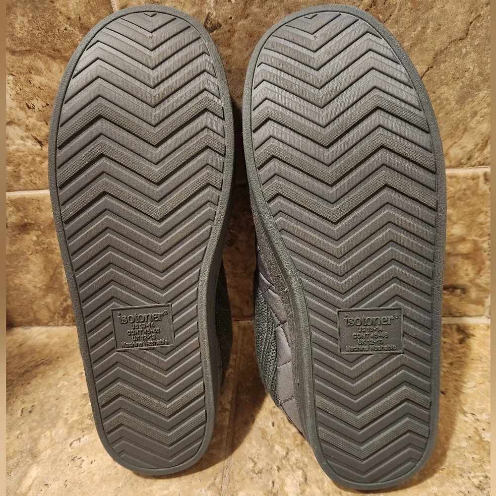 NWOT Isotoner Quilted Nylon Levon Low Boot Men's Slippers. Gray Size 13-14